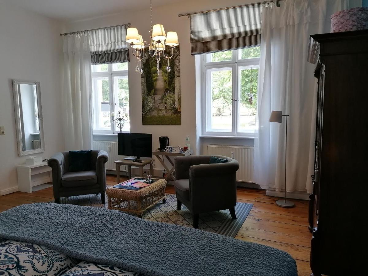 Bed&Breakfast Wagner "Im Alten Pfarrhaus" Neuruppin Exterior photo
