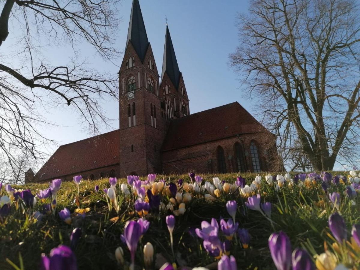 Bed&Breakfast Wagner "Im Alten Pfarrhaus" Neuruppin Exterior photo