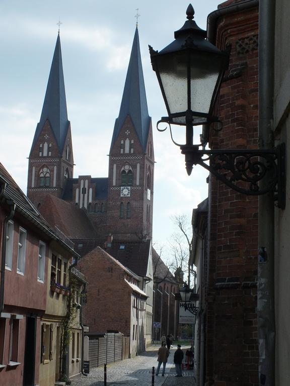 Bed&Breakfast Wagner "Im Alten Pfarrhaus" Neuruppin Exterior photo