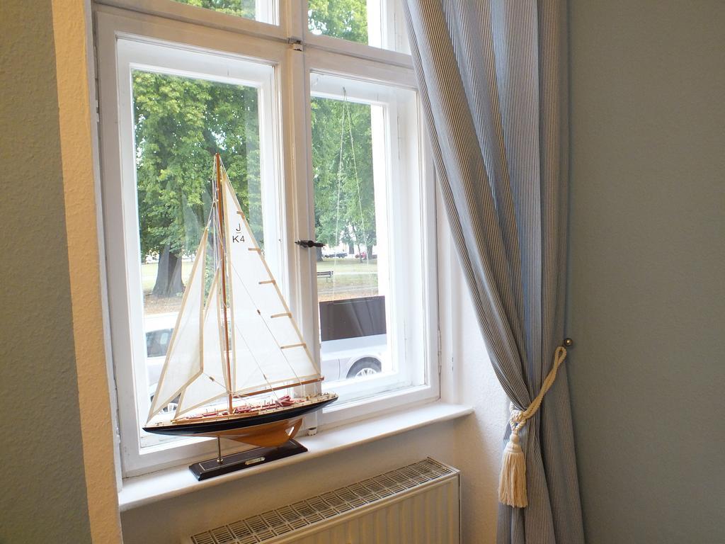 Bed&Breakfast Wagner "Im Alten Pfarrhaus" Neuruppin Exterior photo