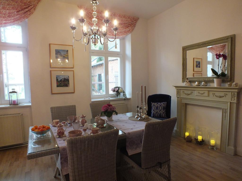 Bed&Breakfast Wagner "Im Alten Pfarrhaus" Neuruppin Exterior photo