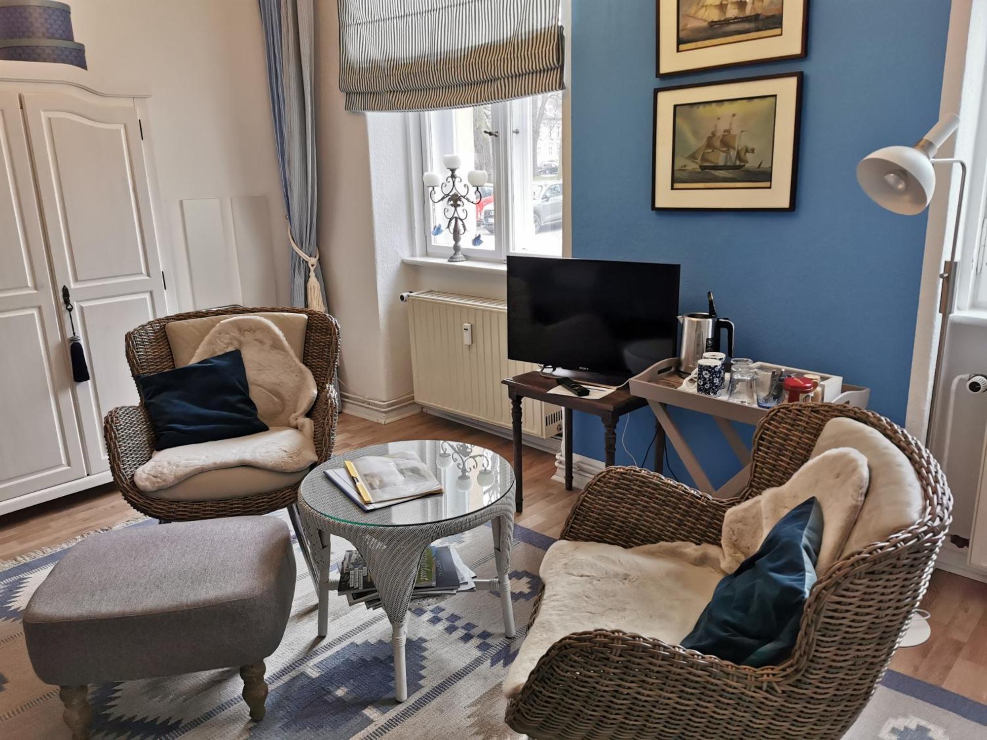 Bed&Breakfast Wagner "Im Alten Pfarrhaus" Neuruppin Exterior photo