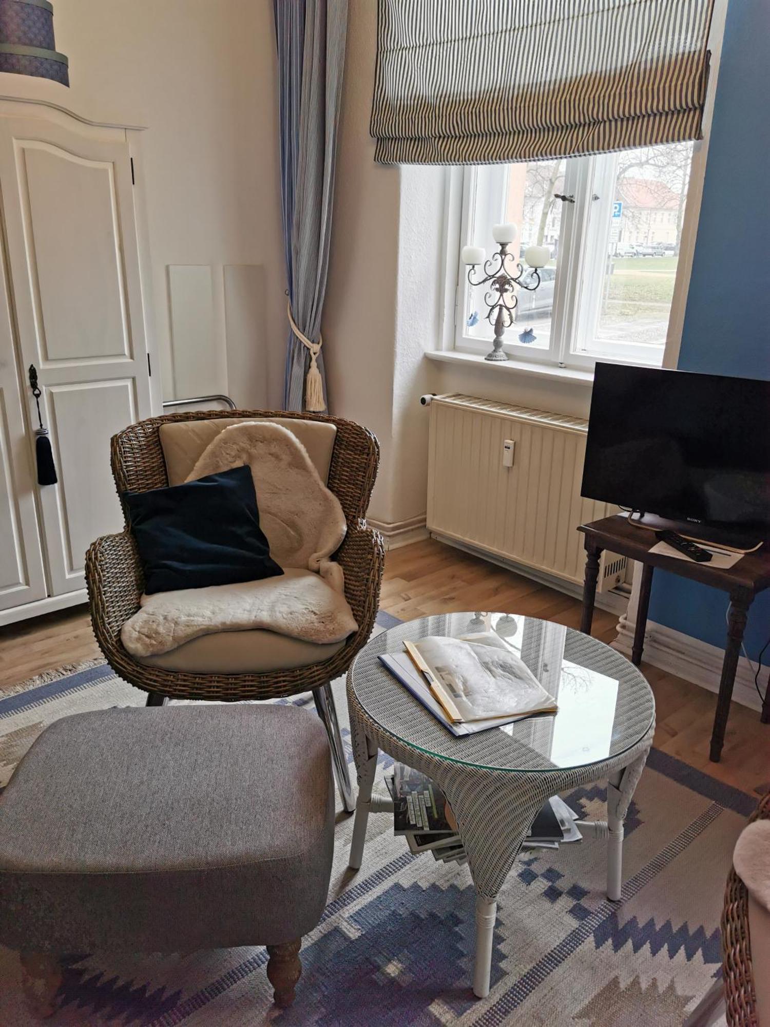 Bed&Breakfast Wagner "Im Alten Pfarrhaus" Neuruppin Exterior photo