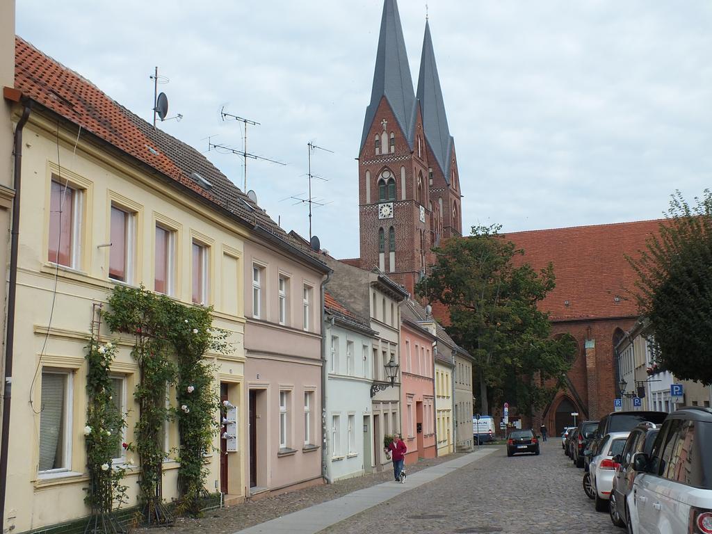 Bed&Breakfast Wagner "Im Alten Pfarrhaus" Neuruppin Exterior photo