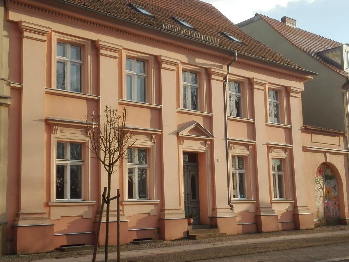 Bed&Breakfast Wagner "Im Alten Pfarrhaus" Neuruppin Exterior photo